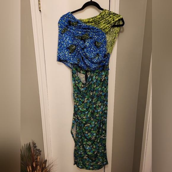 Zara (Bloggers Favorite) Off Shoulder Assymetrical Midi Dress Size Medium - Picture 9 of 15